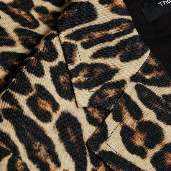 Theory Two-Button Tailored Leopard Wool Blazer - Picture 5 of 6